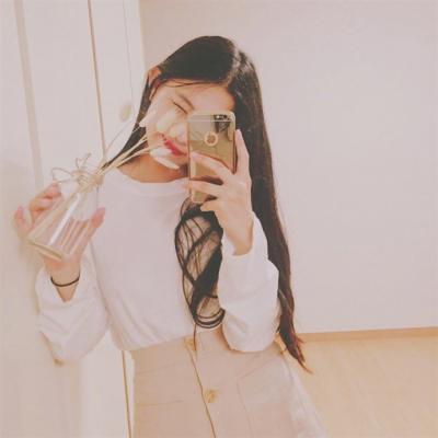 真人女生文艺范的微信高清头像