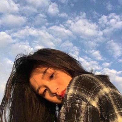 真人女生文艺范的微信高清头像