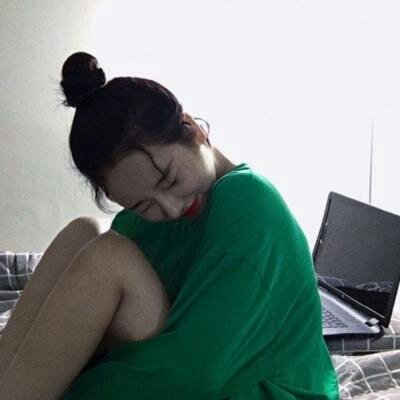 绿色系高清头像女生图片