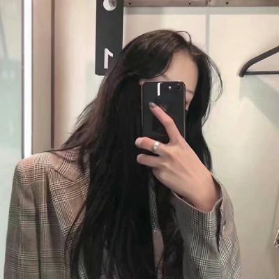 头像女生手机挡脸真人图片