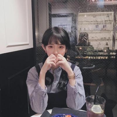 真人女生文艺范的微信高清头像