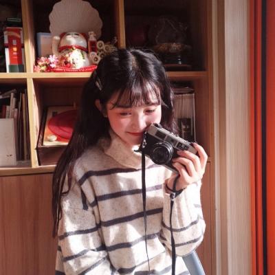 真人女生文艺范的微信高清头像