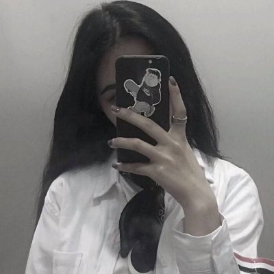 真人拿手机自拍微信头像女