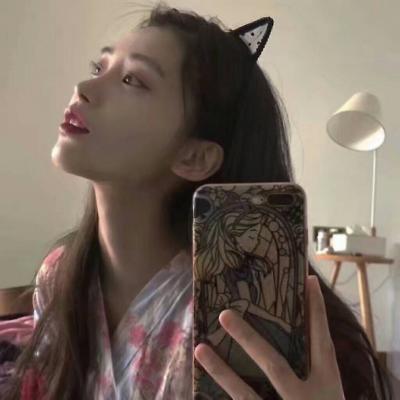 头像女生手机挡脸真人图片