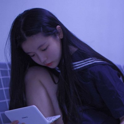 女生头像唯美浅蓝色高清图片