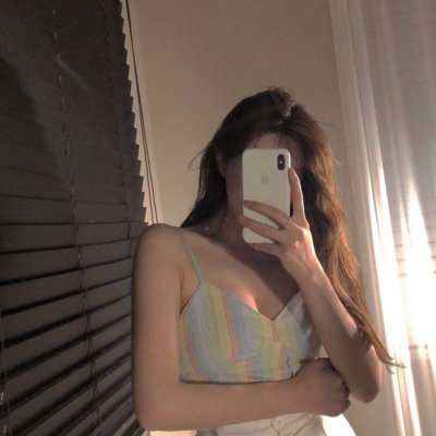 真人拿手机自拍微信头像女