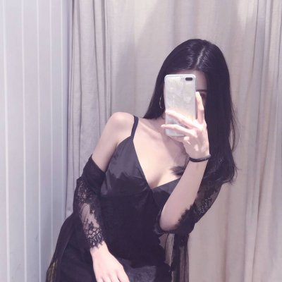 真人拿手机自拍微信头像女