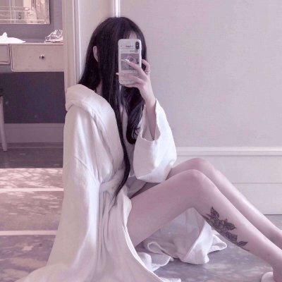 真人拿手机自拍微信头像女