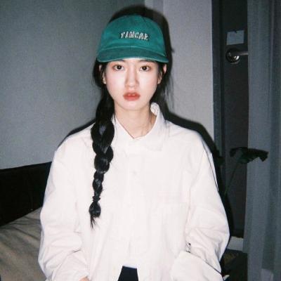 真人女生文艺范的微信高清头像
