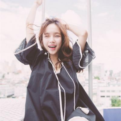 真人女生文艺范的微信高清头像
