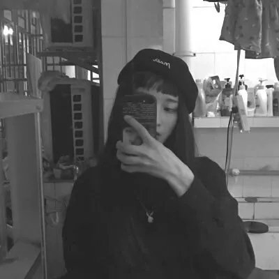 qq头像女生超拽黑白