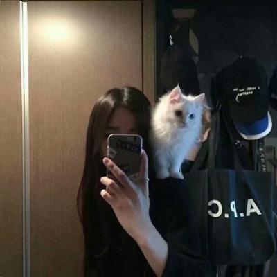 头像女生手机挡脸真人图片