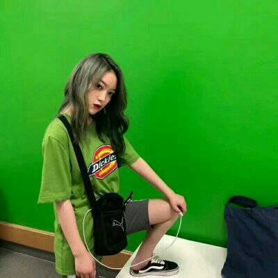 绿色系高清头像女生图片