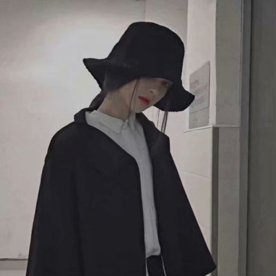女生图片背影或侧脸头像戴帽子