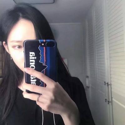 女生玩手机头像