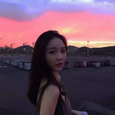 2025年最火的头像图片女