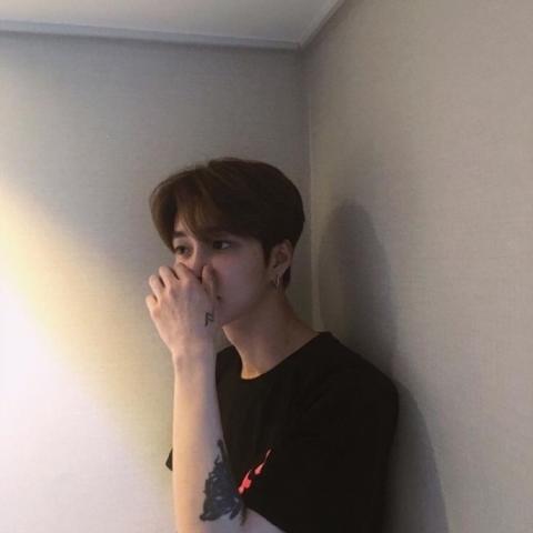 男生高冷孤独伤感头像图片