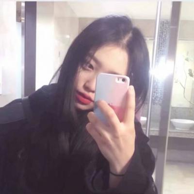女生玩手机头像