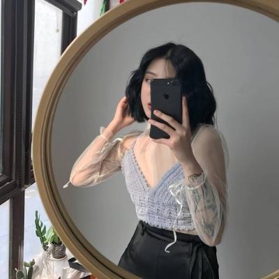 女生玩手机头像