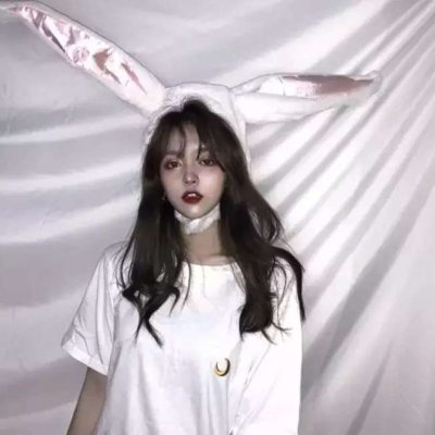 2025年最火的头像图片女