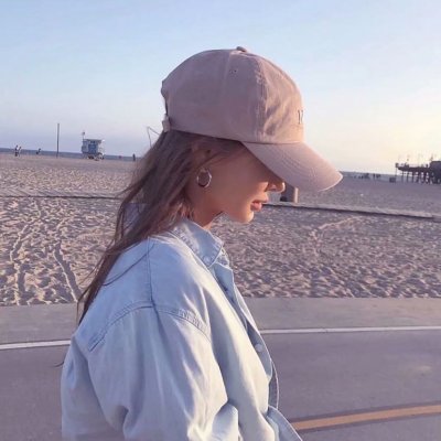 女生图片背影或侧脸头像戴帽子
