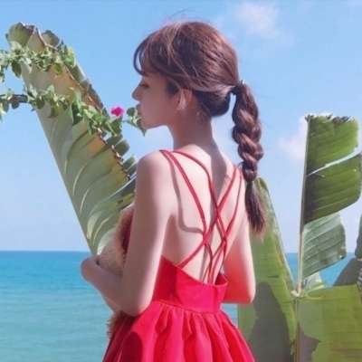 露背微信头像女生海边