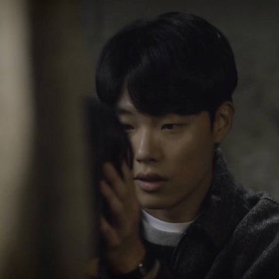 韩剧情侣头像一对两张图片