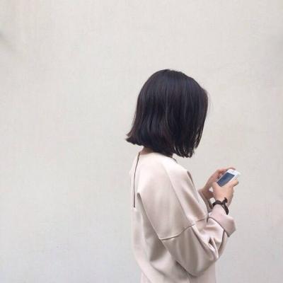 女生玩手机头像