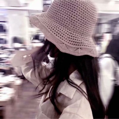 女生图片背影或侧脸头像戴帽子