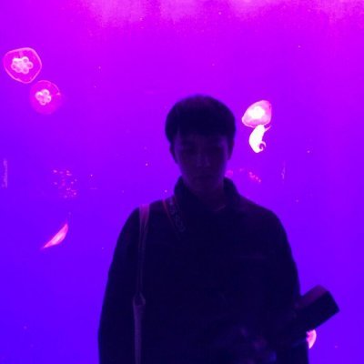紫色荧光真人情侣头像