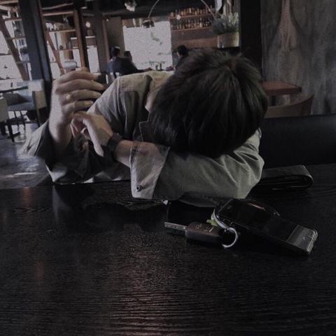 男生高冷孤独伤感头像图片