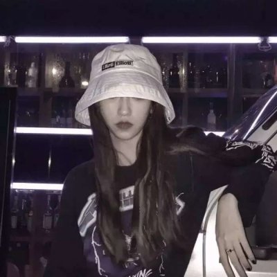 2025年最火的头像图片女