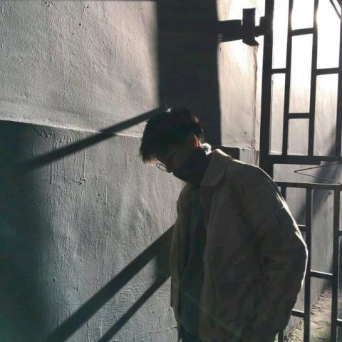 男生高冷孤独伤感头像图片