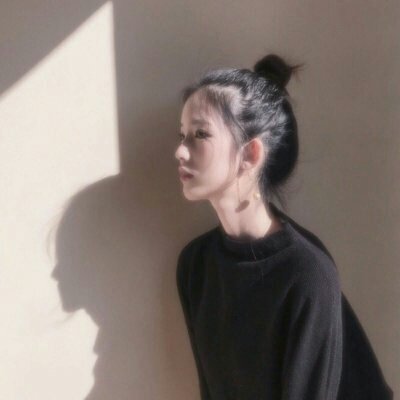 扎丸子头气质型女生头像图片