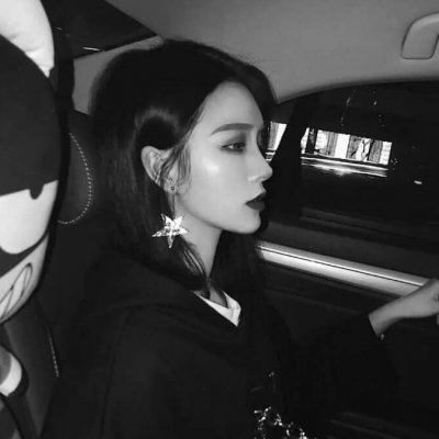 黑白高冷女头像