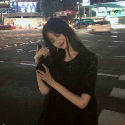黑色系冷酷的女生头像真人图片