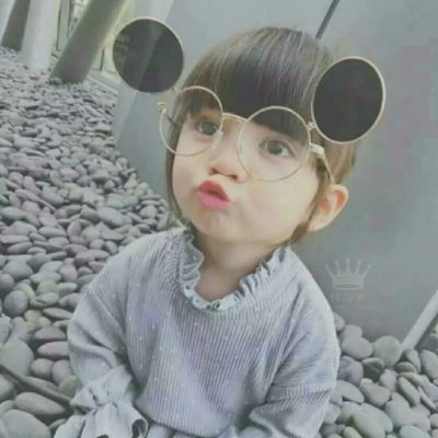 网红小女孩头像超萌嘟嘴