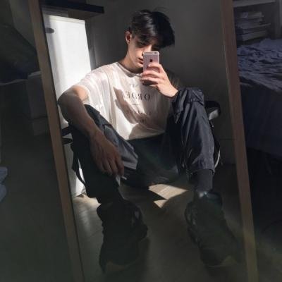 男生手机遮脸头像真人图片
