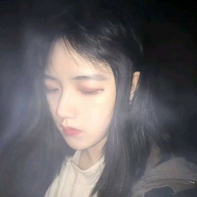 黑色系冷酷的女生头像真人图片