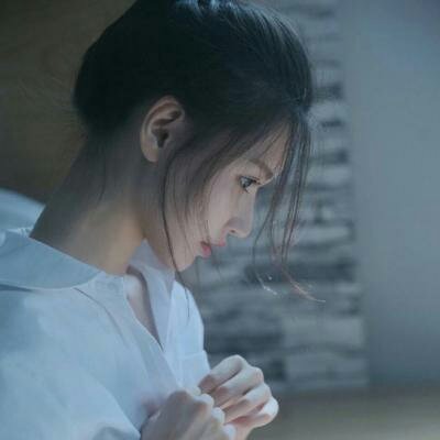 扎丸子头气质型女生头像图片