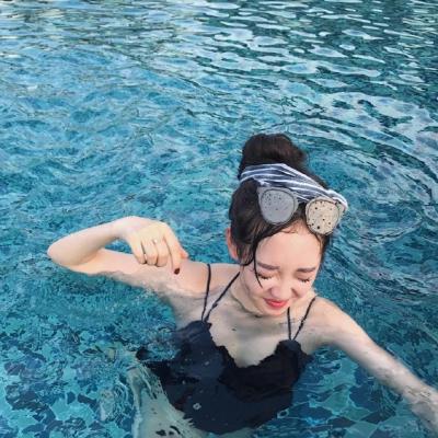 海边图片唯美女生头像