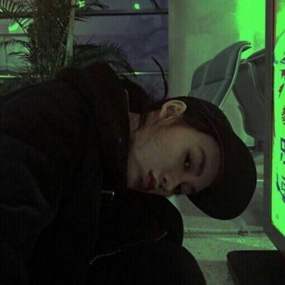 黑暗系女生真人头像图片