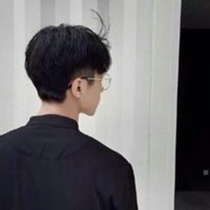 帅气休闲男生的头像图片