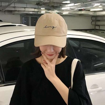 女生酷帅戴帽子低头头像图片