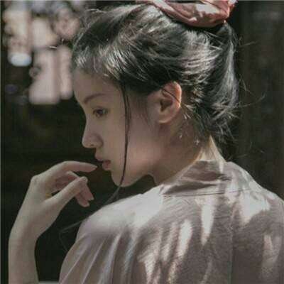 扎丸子头气质型女生头像图片