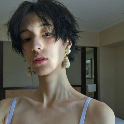 小众近脸女生头像