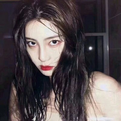 黑色系冷酷的女生头像真人图片
