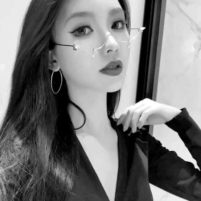 黑白高冷女头像