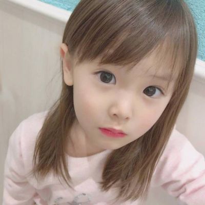 网红小女孩头像超萌嘟嘴