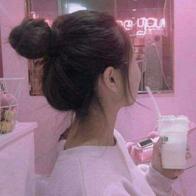 扎丸子头气质型女生头像图片